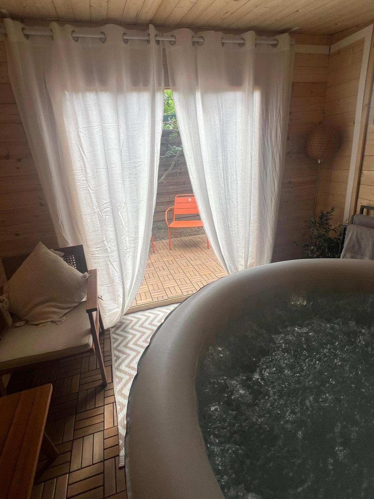 Escale Cosy A Pontoise Jacuzzi Et Terrasse Apartman Kültér fotó